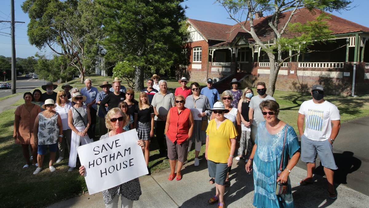 Protest meeting over the proposed demolition of Hotham House. Picture by John Veage
