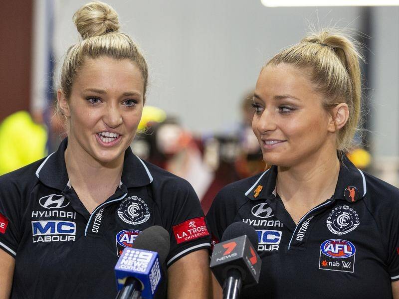 Twins Jess (l) and Sarah Hosking will go head to head when Carlton and Richmond meet in the AFLW.