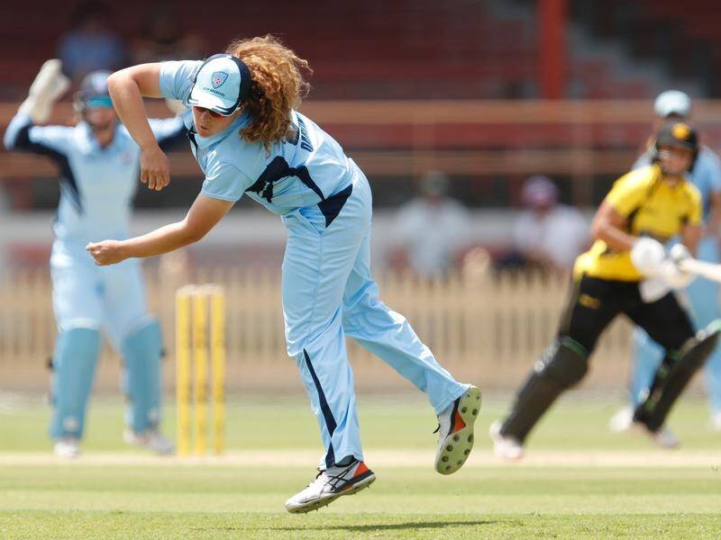 NSW's new captain Hannah Darlington in action during the 2020 WNCL Final against WA.