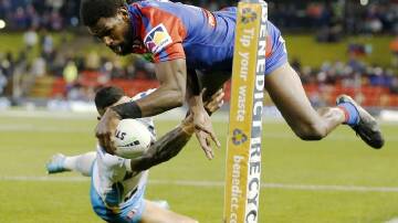 Newcastle winger Edrick Lee scored five tries as the Knights swept past Gold Coast 38-12 in the NRL.