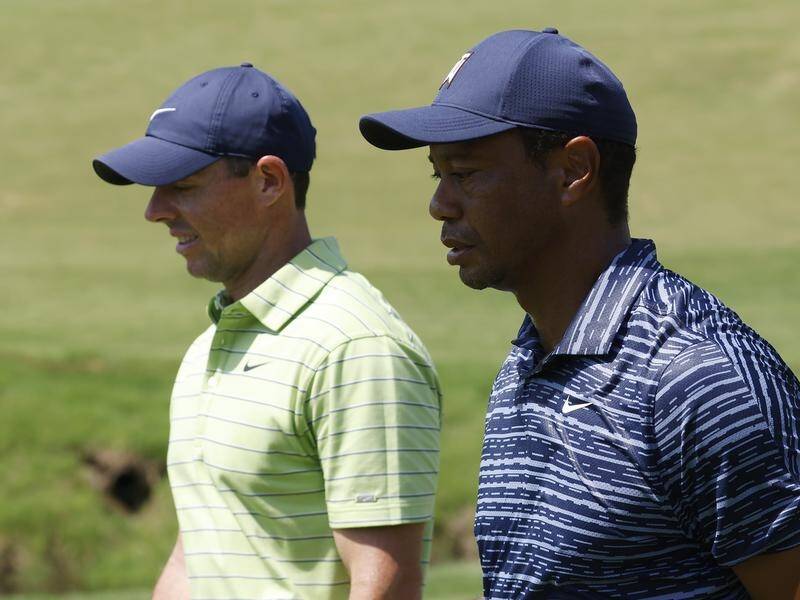 Rory McIlroy (l) upstaged playing partner Tiger Woods to claim the US PGA Championship lead.